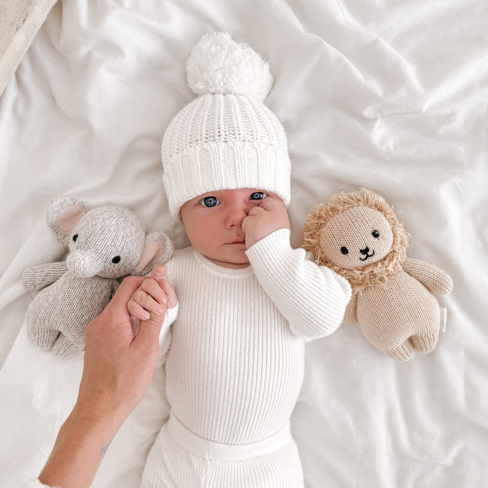 Baby kids white super chunky knitted beanie