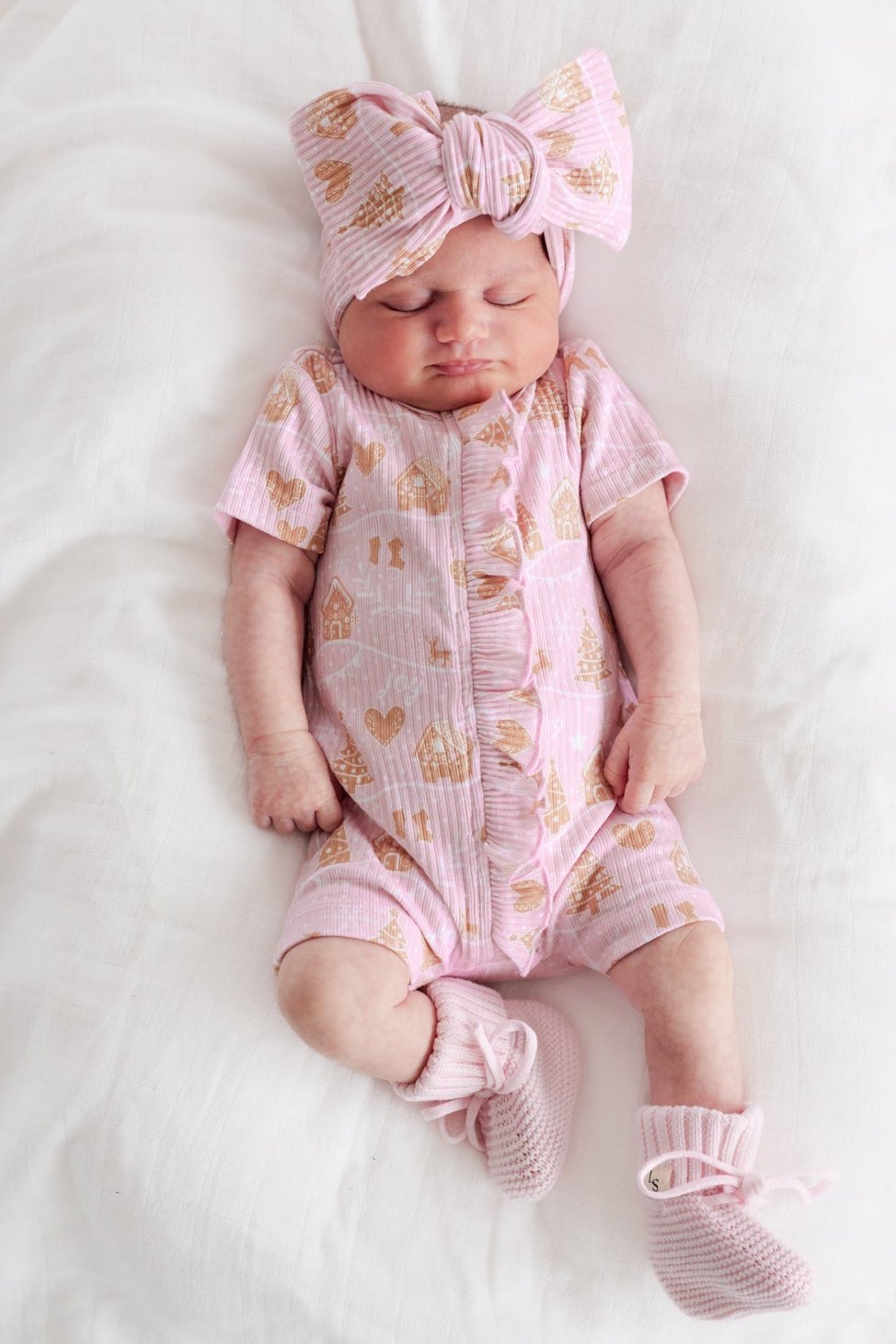 Cozy Summer Frilly Zip Romper - Pink Christmas Village